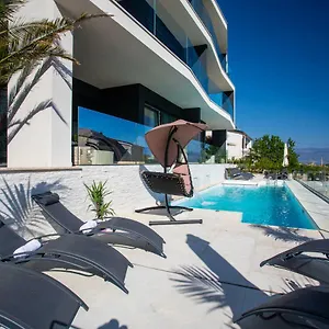  Apartment Valis